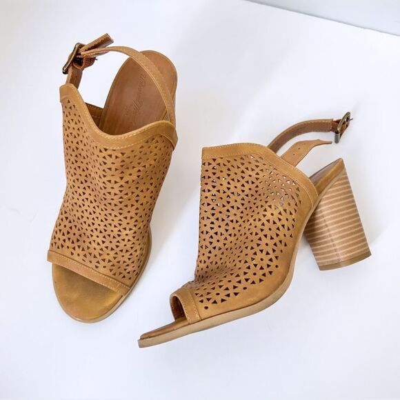 Universal Thread Cut Out Heeled Booties 8.5 - Picture 1 of 4